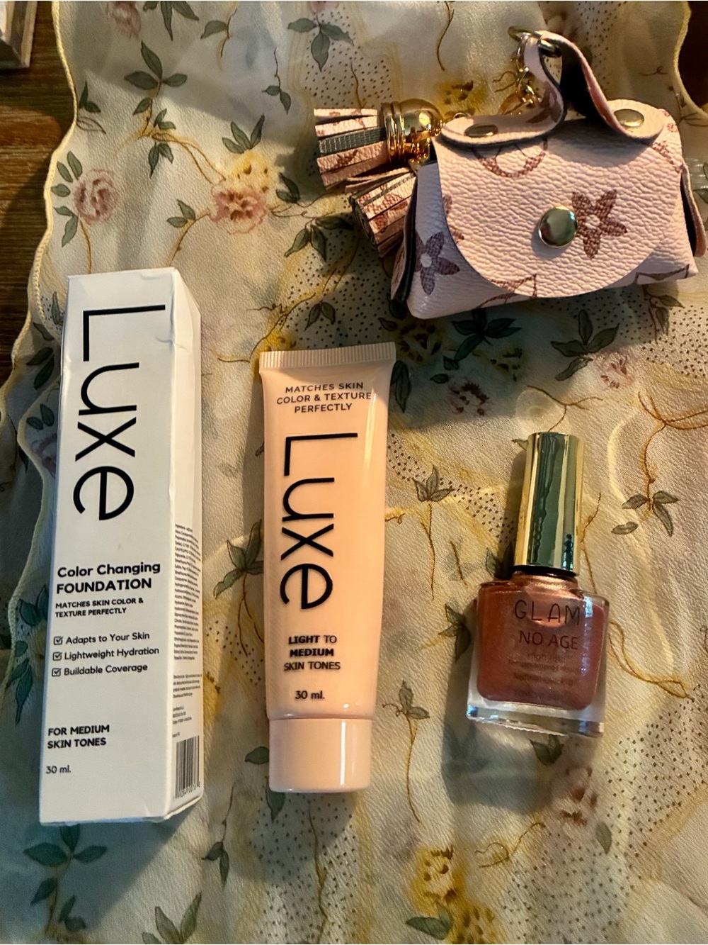 Luxe Foundation Tube in Light to Medium Nude - Picture 2 of 5